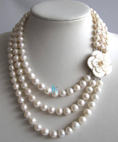 *R699* ~Breath-taking~ Genuine Triple-Strand Freshwater Pearl Necklace with Shell Clasp