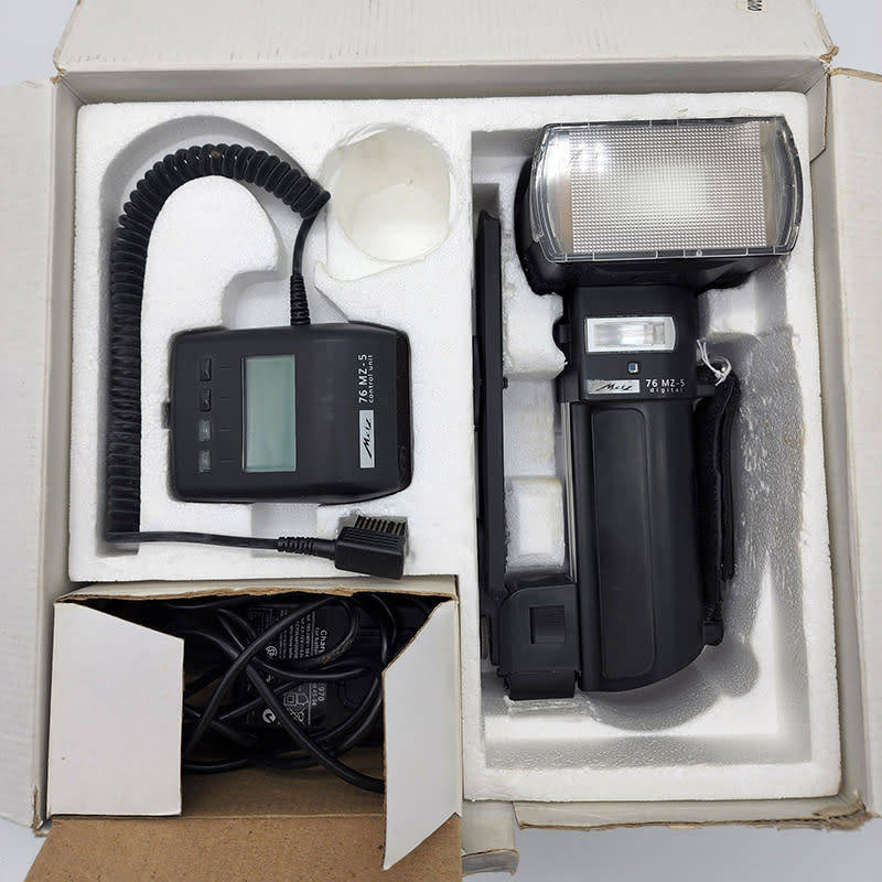 Metz Mecablitz 76 MZ-5 Digital Flash (As new Demo Unit) - Please READ!