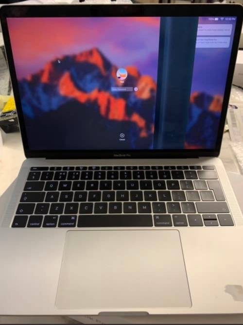 MacBook pro 2017 2 thunderbolt 3 ports