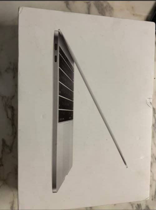 MacBook pro 2017 2 thunderbolt 3 ports