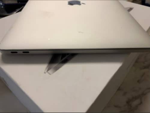 MacBook pro 2017 2 thunderbolt 3 ports
