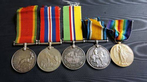 GROUP MEDAL SET ISSUED TO KORPL G .C DAVIDTZ - BOER WAR TO WW2 WITH COPIES OF ORIGINAL DOCUMENTATION