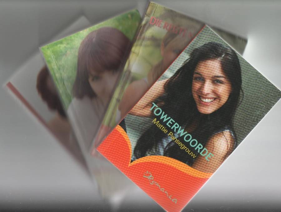 VIER ROMANZA TITELS:  TOWERWOORDE, DIE REGTE KANDIDAAT, OLIE EN VUUR, LIEFDE VIR `N DROMER