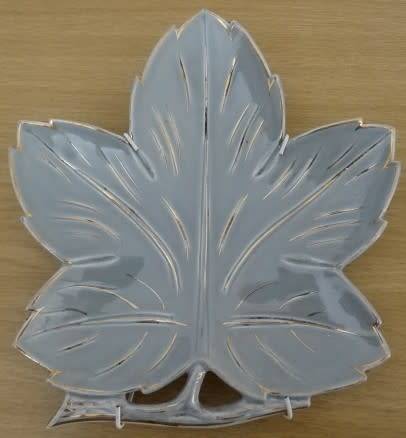 TWO VINTAGE LEAF SHAPED DUTCH PORCELAIN SNACKDISHES OR WALL ORNAMENTS - N.V. KONINKLIJKE ZUID-GOUDA