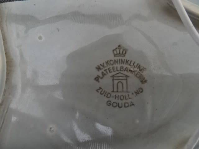 TWO VINTAGE LEAF SHAPED DUTCH PORCELAIN SNACKDISHES OR WALL ORNAMENTS - N.V. KONINKLIJKE ZUID-GOUDA