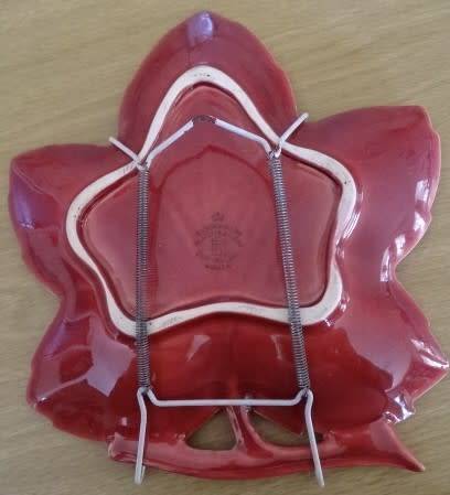 TWO VINTAGE LEAF SHAPED DUTCH PORCELAIN SNACKDISHES OR WALL ORNAMENTS - N.V. KONINKLIJKE ZUID-GOUDA