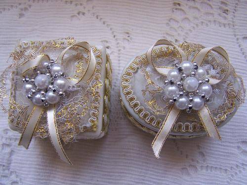 2 PORCELAIN TRINKET BOXES
