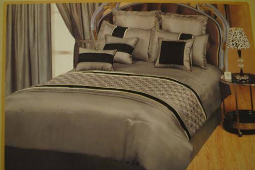 Queen size Comforter Set.
