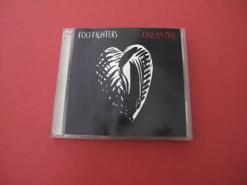 FOO FIGHTERS - ONE BY ONE..  CD