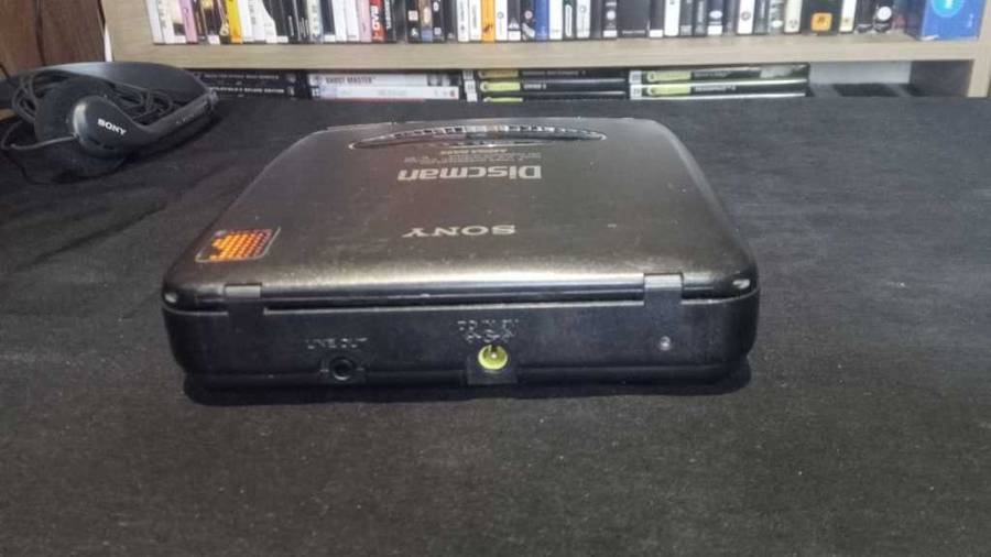 Sony Discman D-33 + headphones