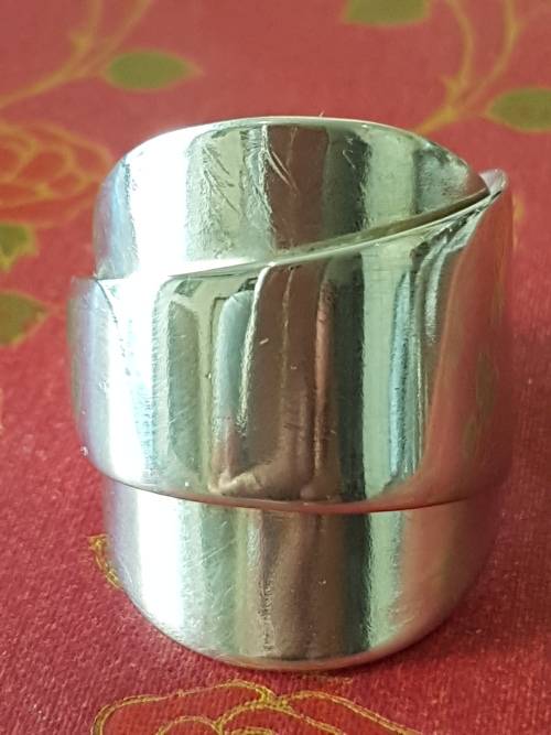 Stunning wrap around sterling silver ring.  12. 6 g . Marked 925