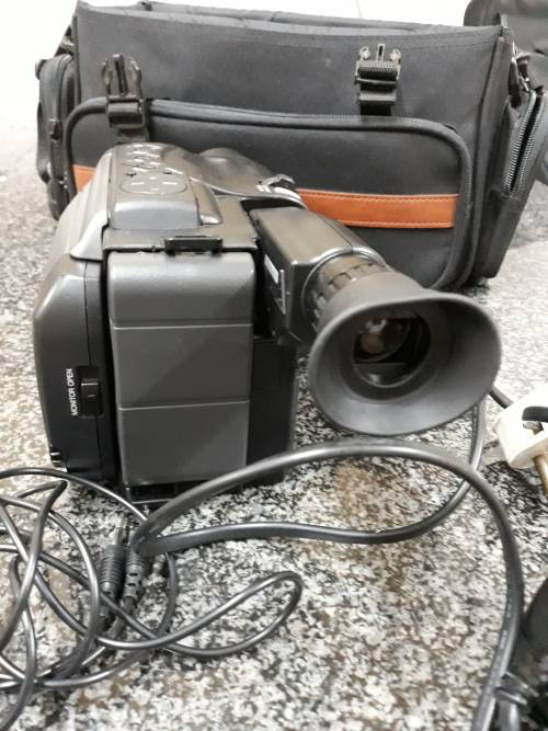 ##Vintage JVC VHS with neat Pullman bag##