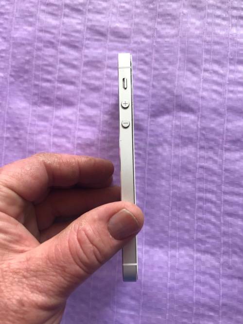iPhone 5s 16gb *immaculate* Pre-loved. Low reserve