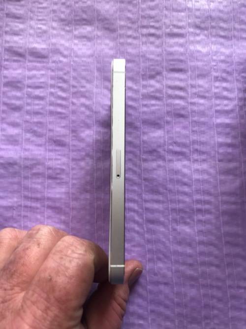iPhone 5s 16gb *immaculate* Pre-loved. Low reserve
