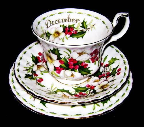 Royal Albert ( Flowers of The Month ) Mint Trio - DECEMBER