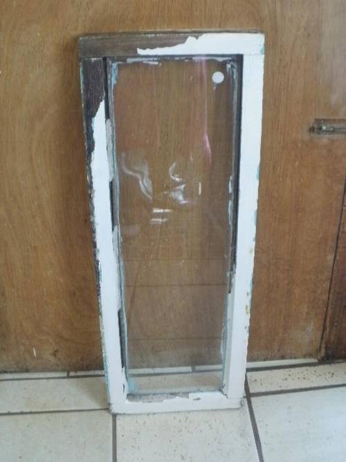 STUNNING SHABBY LOOKING FRAME WITH GLASS
