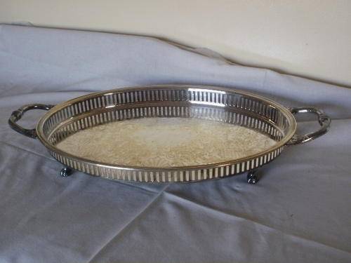 STUNNING EMESS PLATE TRAY WITH CLAW FEET