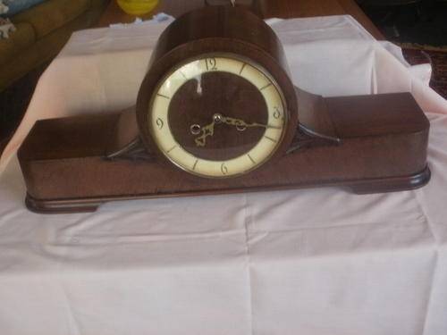 STUNNING MANTEL PIECE CLOCK