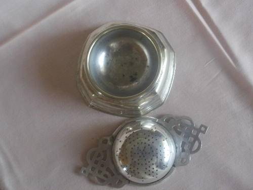 REGIS PLATE TEA STRAINER