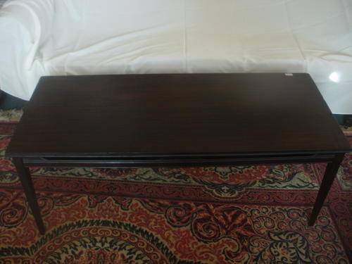 LOVELY RETRO COFFEE TABLE