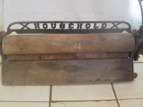 HOUSEHOLD A.M. WRINGER CO NEW YORK USA CAST IRON/WOOD 1888 MANGLE