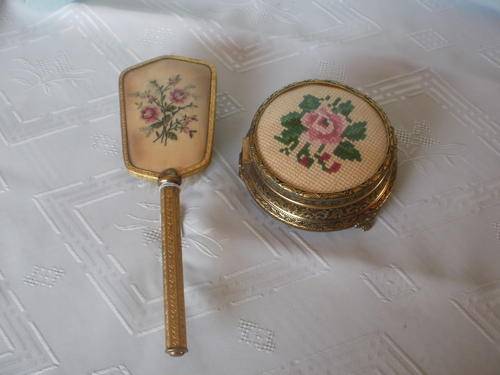 BRUSH & POWDER BOX WITH EMBROIDERED LID