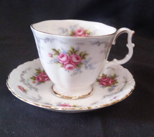 ROYAL ALBERT "TRANQUILLITY" TRIO (B)