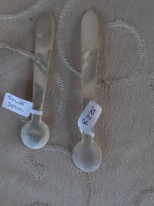 Pair of Mother of Pearl snuff spoons