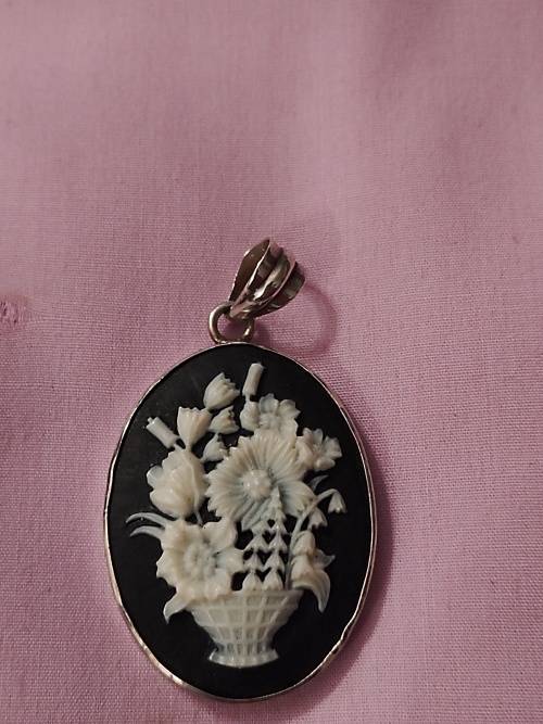 Peter Bates Cameo set in 925 Silver Pendant