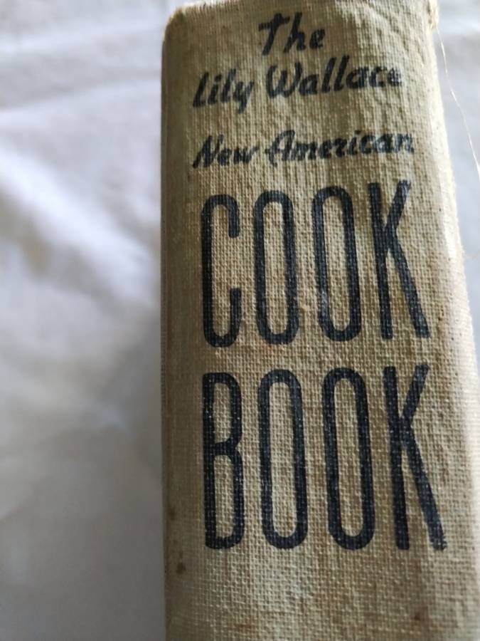 Book: The Lily Wallace New American Cook Book - 1965