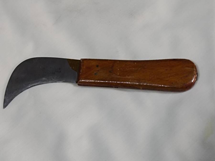 KNIFE: Taylors Eye Witness Brand Craftspersons Heavy Duty Utility Knife