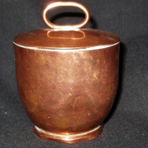 AN OLD OVAL SHAPED COPPER POT