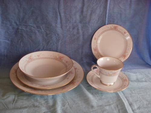 **special @ R15 a piece**.67 PIECE LEGENDARY BY NORITAKE (DREAM STREET)DINNER SET
