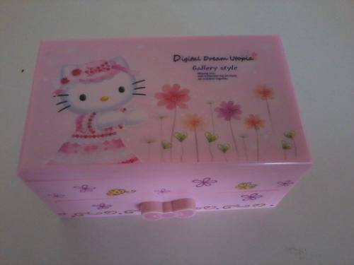 Hello Kitty Musical Jewellery Box - beautifull pink and white - R1 no RESERVE!