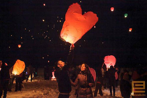 Heart Shape (LARGE) Sky lanterns, R1 no reserve auction - Great Gift idea!