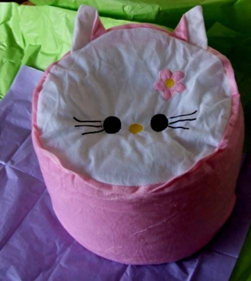 few in stock! Hello Kitty LARGE  Blow up seat  - R1 No Reserve - Great Gift!