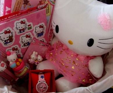 Beautifull Hello Kitty TOY BASKET - HELLO KITTY DOLL AND TOYS  and Asseccories! R1 no reserve...