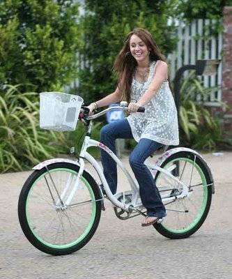 Hannah Montana Bicycle, Great Gift idea this will make!