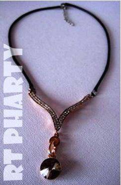 NECKLACE & PENDANT **GOLDEN WISHBONE**