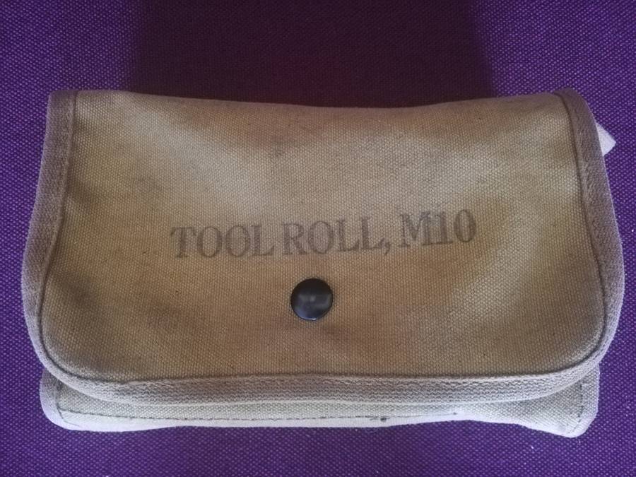 20mm cannon cleaning kit. Possibly Rhodesian. No overseas postage.