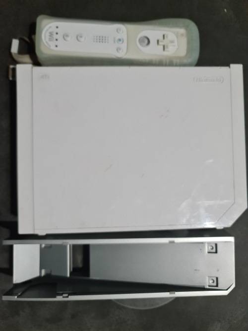 Nintendo wii console woth controller only. no cables. it has been tested and works 100 percent.