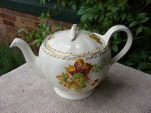 Vintage Grindley Cream Petal Tea Pot