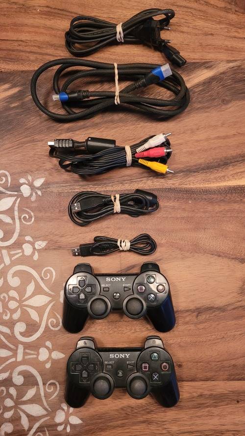 Sony Playstation 3 Slim 120GB Black + 2 Controllers + 2 Games + Cables