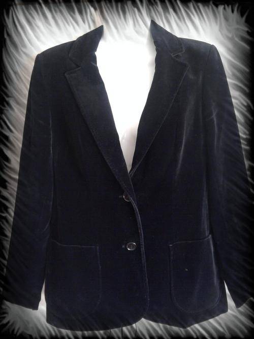 ***STUNNING THICK BLACK VELVET JACKET*** SIZE 10