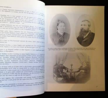 Tussen Die Berge Die geskiedenis van `n landstreek en sy mense 1848 - 1998 . E.Greyling  Ltd 80/150