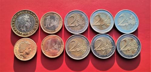 14 EUROS AND 3 BRITISH POUNDS IN COINS. MOSTLY LOOKING UNCIRCULATED.