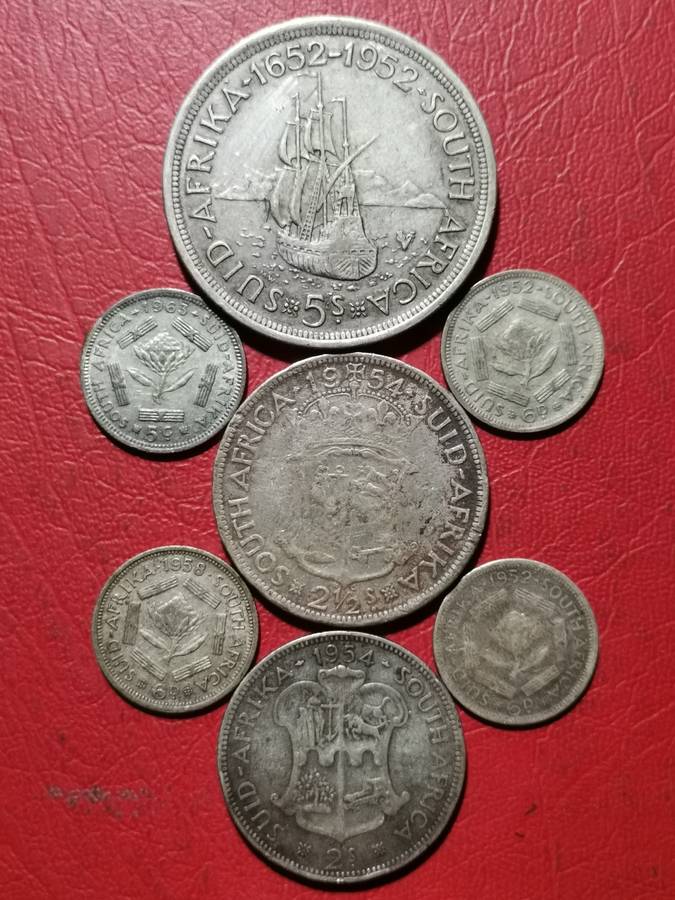 COLLECTION OF SA UNION SILVER COINS. 50% SILVER CONTENT. WEIGHT: 64 GRAMS.