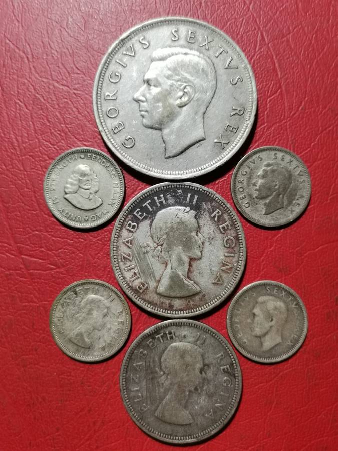 COLLECTION OF SA UNION SILVER COINS. 50% SILVER CONTENT. WEIGHT: 64 GRAMS.