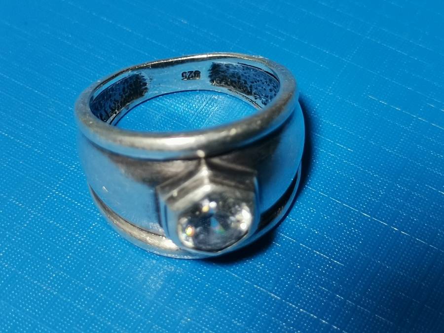 SILVER 925 RING. WEIGHT: 6.40 GRAMS.  INSIDE DIAMETER: 17MM+.