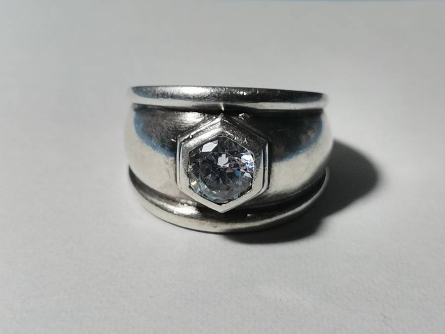 SILVER 925 RING. WEIGHT: 6.40 GRAMS.  INSIDE DIAMETER: 17MM+.